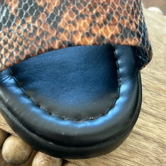 Aerosoles Women's Wanza Wedge Sandal brown black snake print size 6.5 - Picture 9 of 16